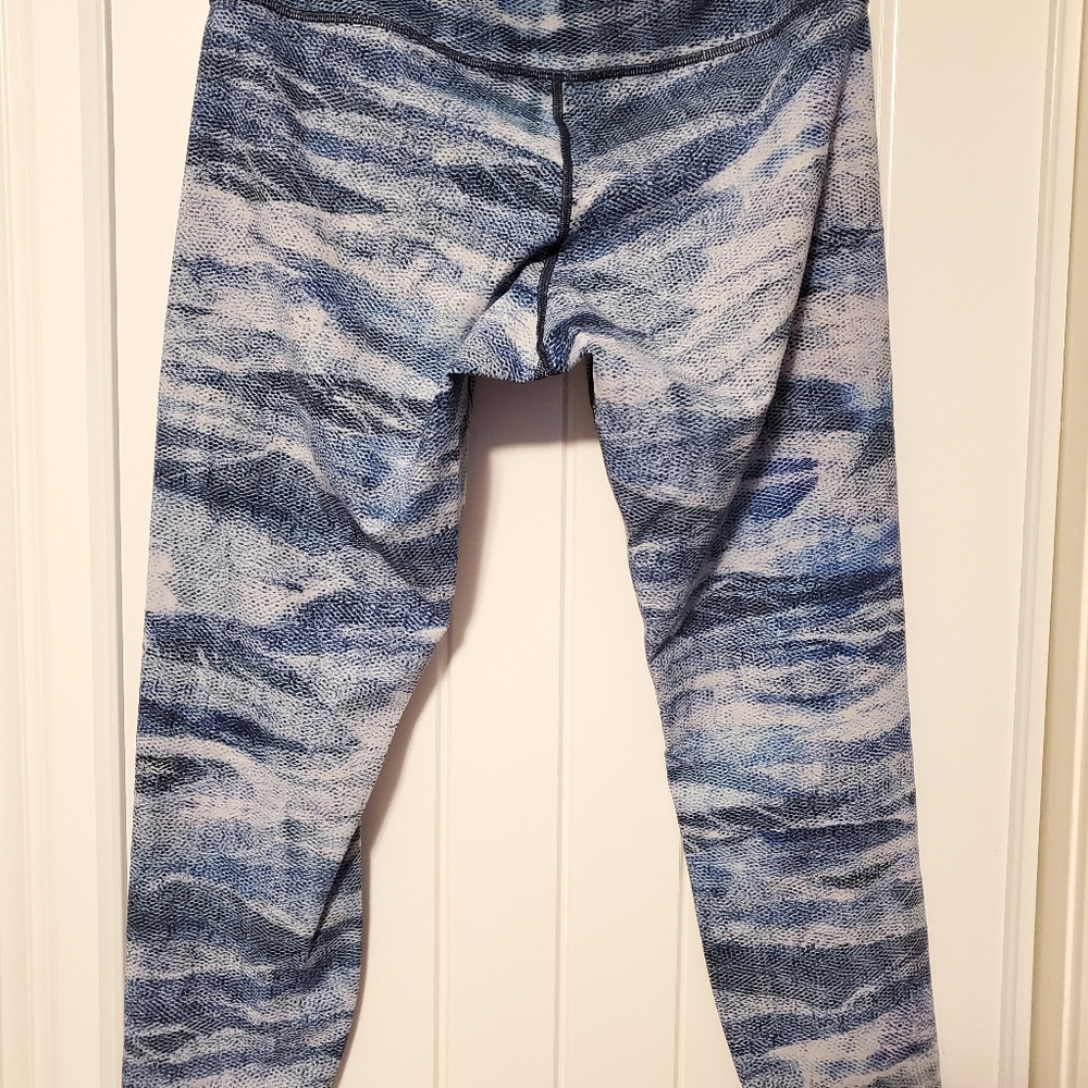 Lululemon Crop - Picture 2 of 4